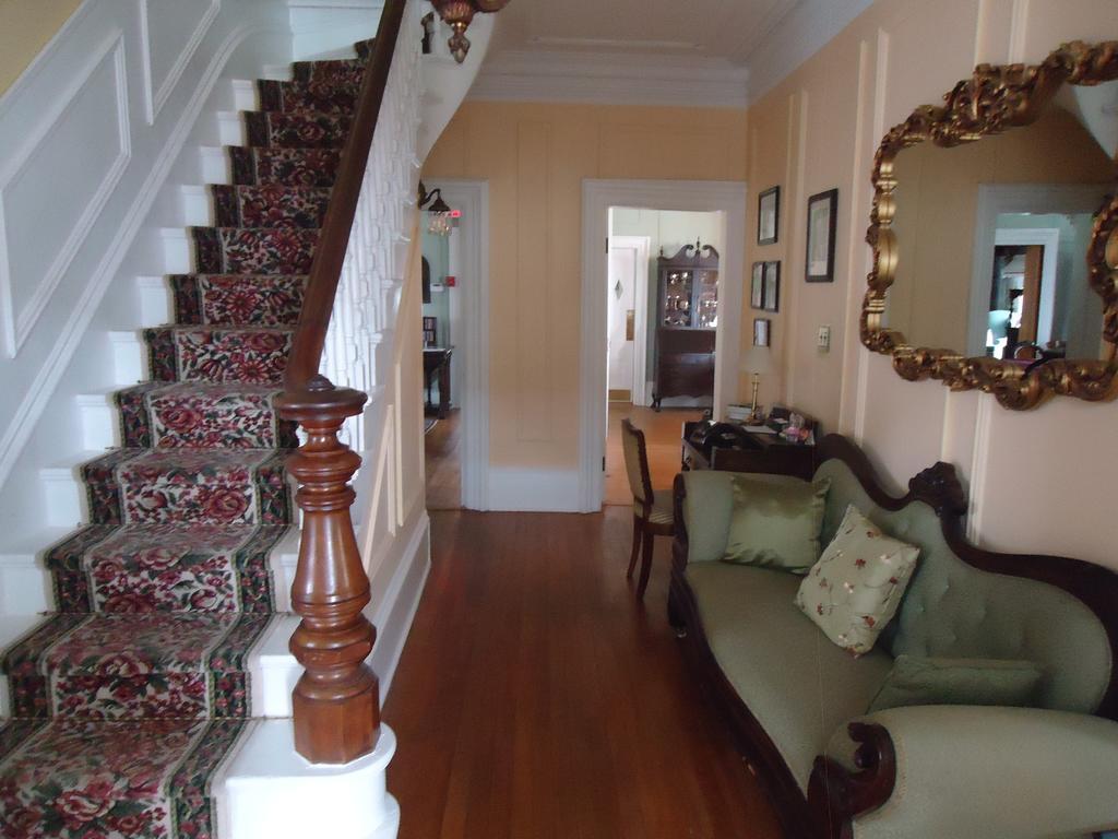 Governor'S Mansion Inn Miramichi Exterior foto