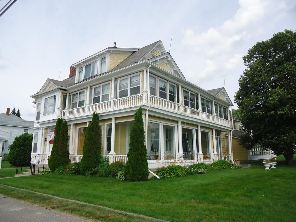 Governor'S Mansion Inn Miramichi Exterior foto