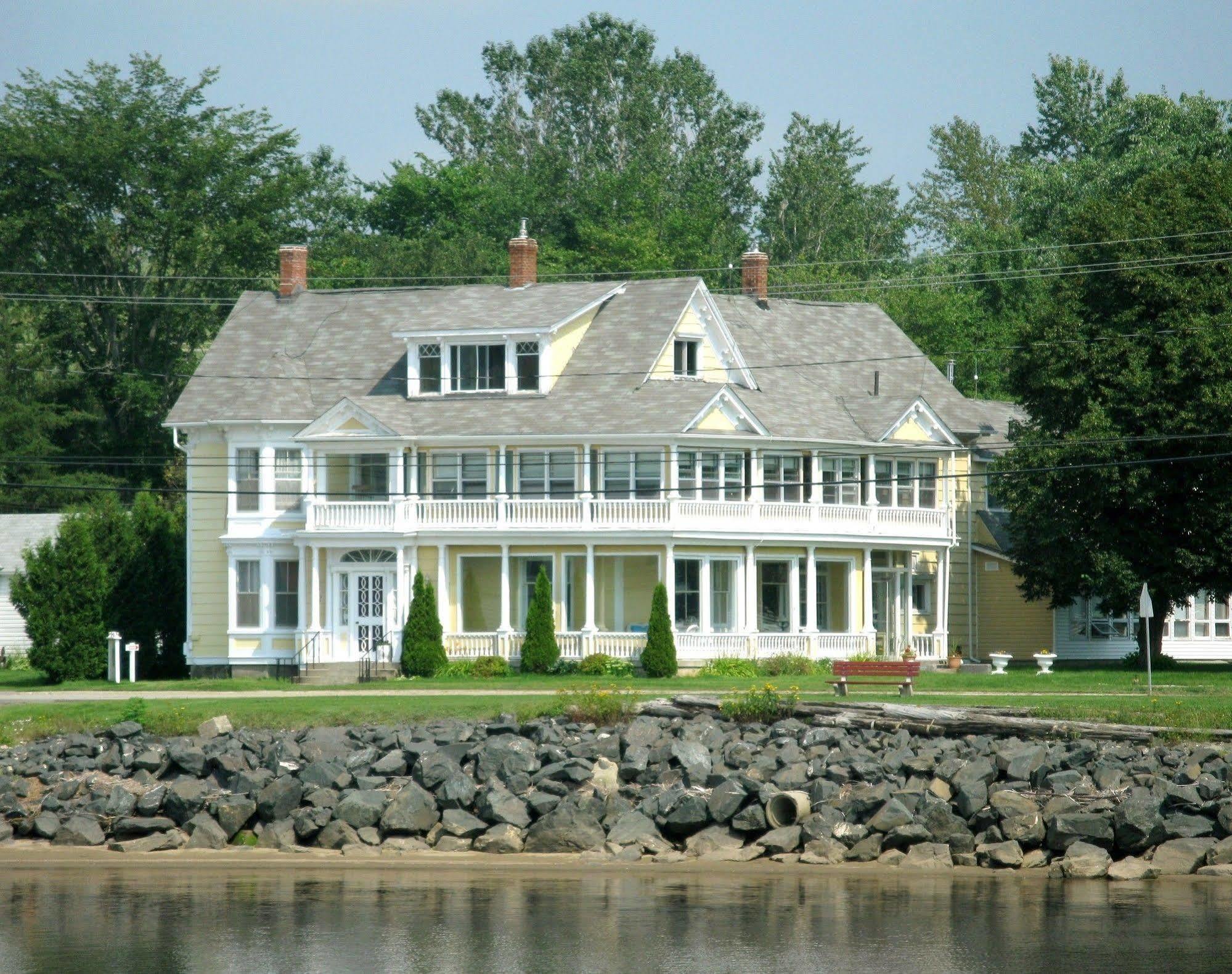 Governor'S Mansion Inn Miramichi Exterior foto